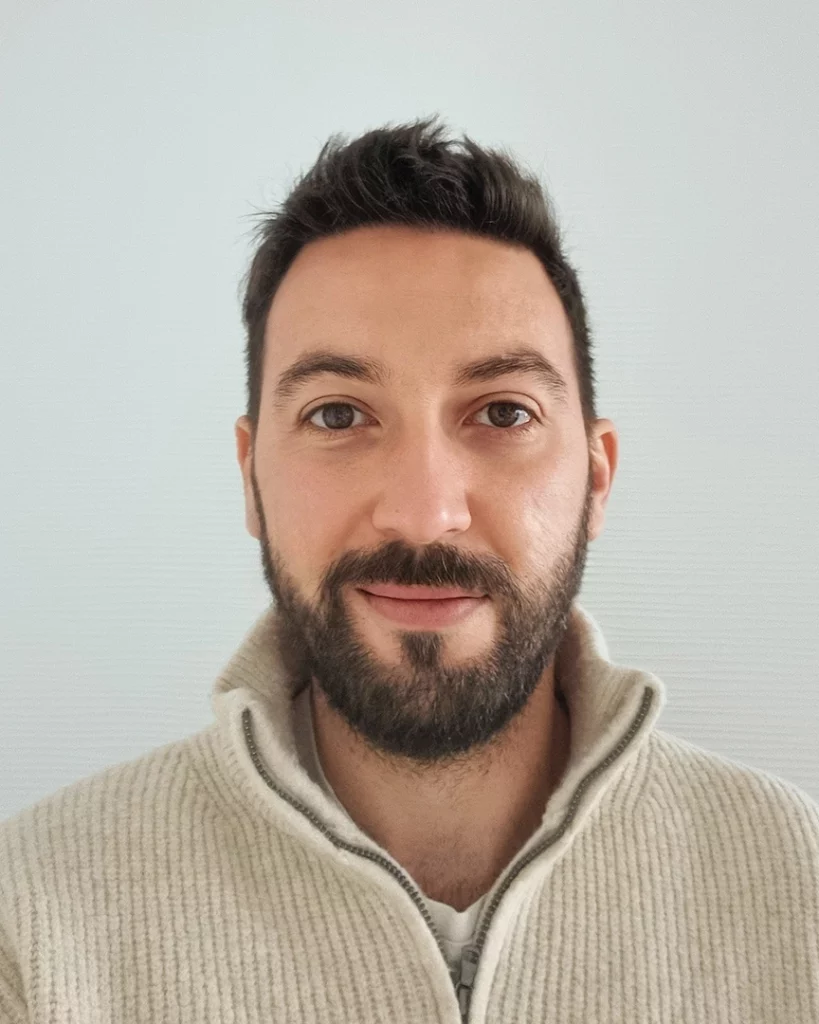 Portrait de Roberto Sodano Carrabba, photographe professionnel spécialisé en architecture et architecture intérieure à Nantes et dans le Grand Ouest.
